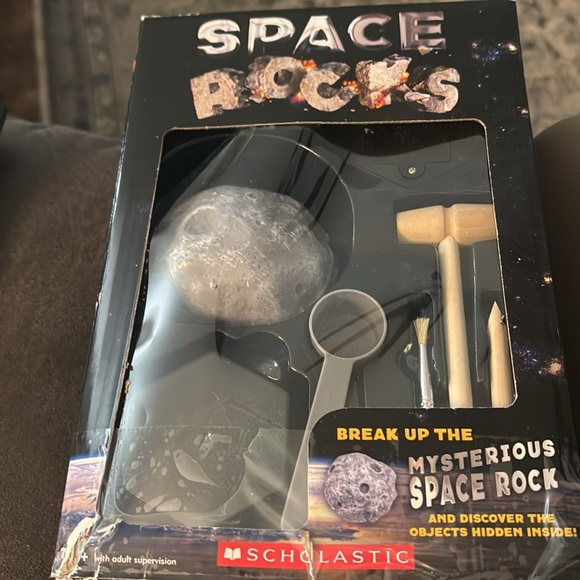 Scholastic Space Rock Exploration Kit with Tools (060) - Picture 2 of 3